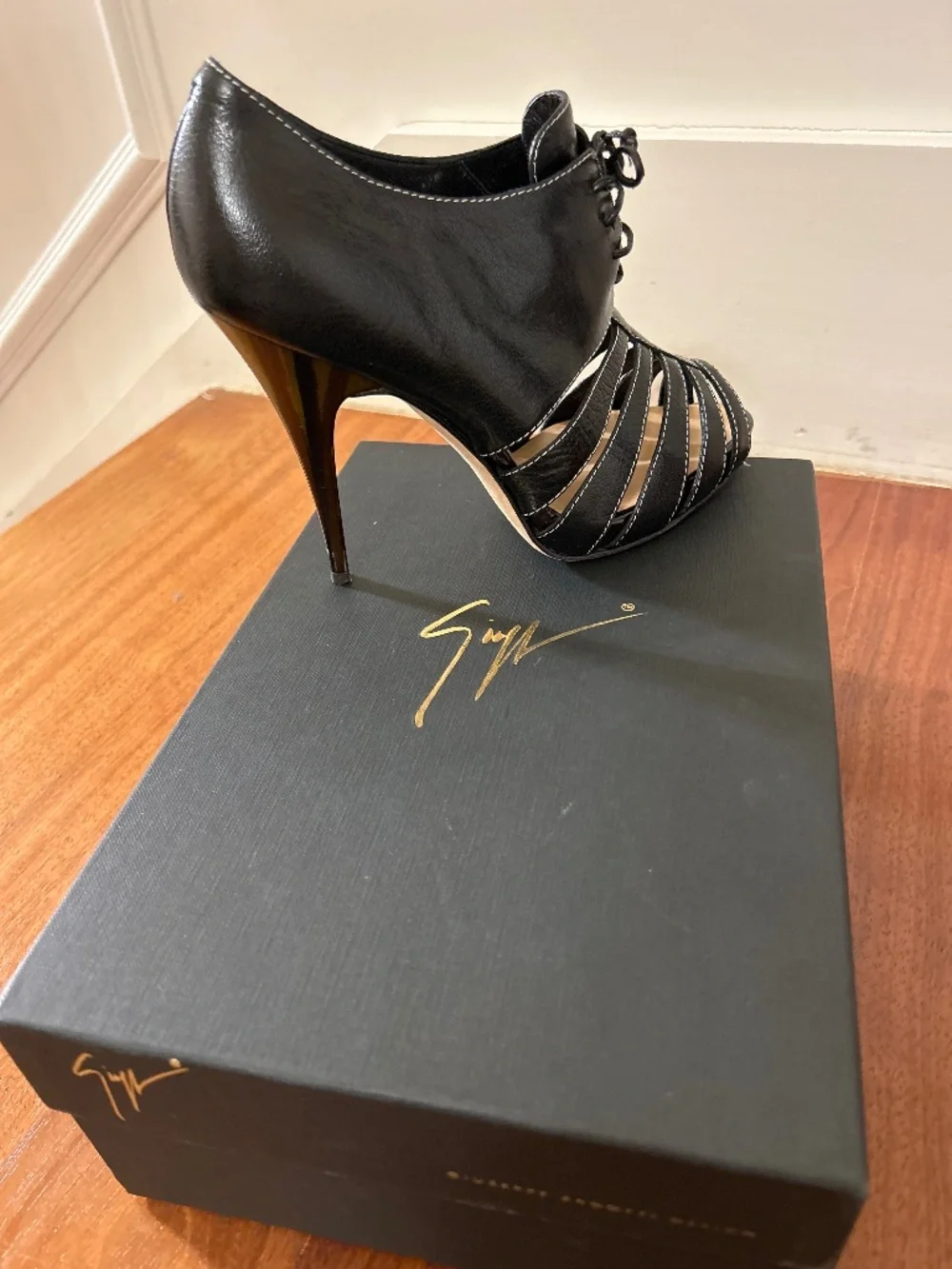 Brand New Giuseppe Zanotti Black Leather Shoes SZ 7 1/2 NWT - Picture 1 of 6
